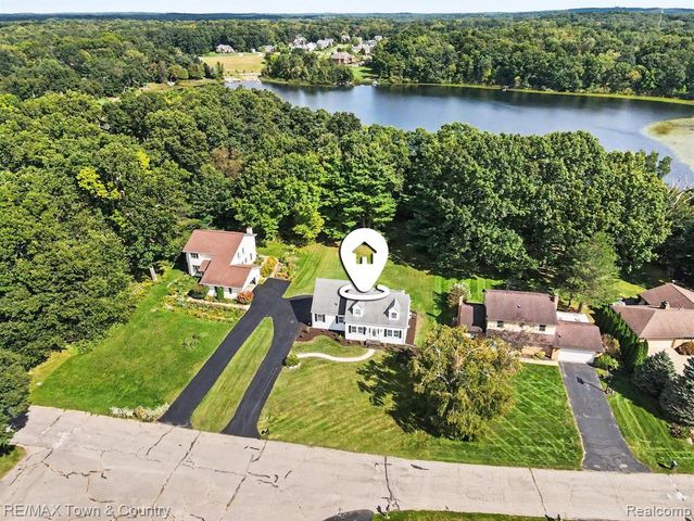 1337 Osborn Lake Drive, Brighton, MI 48114