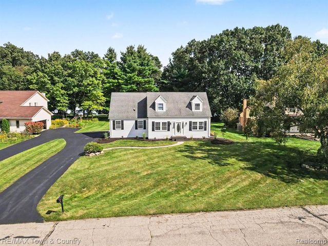 1337 Osborn Lake Drive, Brighton, MI 48114