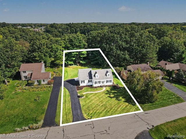 1337 Osborn Lake Drive, Brighton, MI 48114