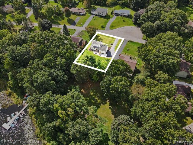 1337 Osborn Lake Drive, Brighton, MI 48114