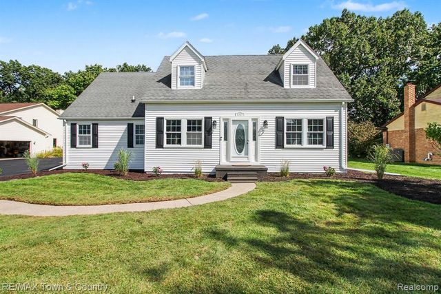 1337 Osborn Lake Drive, Brighton, MI 48114