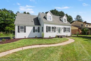 1337 Osborn Lake Drive, Brighton, MI 48114