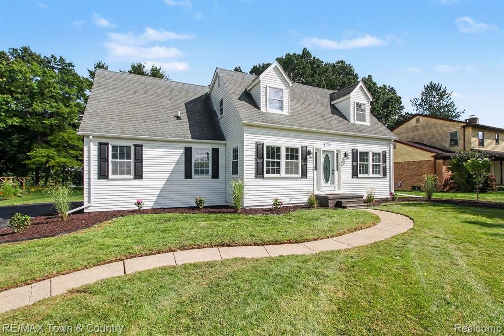 1337 Osborn Lake Drive, Brighton, MI 48114