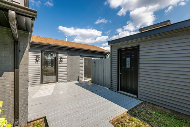 4N327 7th Avenue, Addison, IL 60101