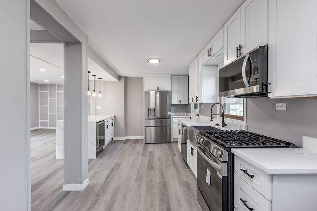 4N327 7th Avenue, Addison, IL 60101