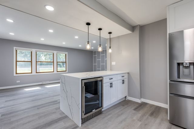 4N327 7th Avenue, Addison, IL 60101