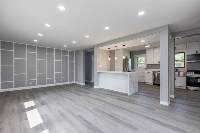 4N327 7th Avenue, Addison, IL 60101