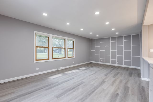 4N327 7th Avenue, Addison, IL 60101