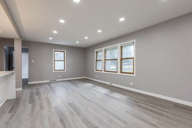 4N327 7th Avenue, Addison, IL 60101