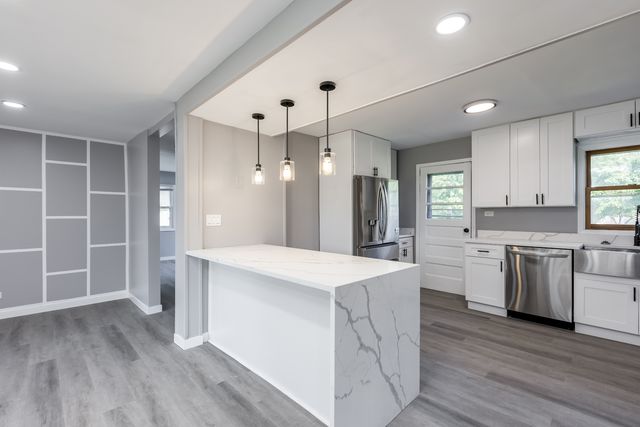 4N327 7th Avenue, Addison, IL 60101