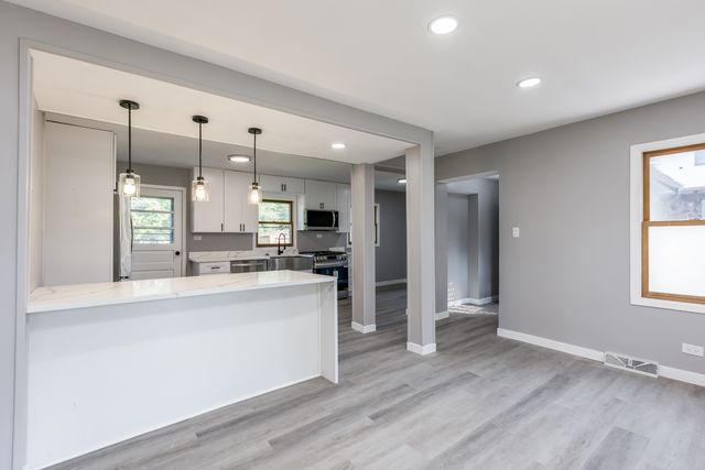 4N327 7th Avenue, Addison, IL 60101