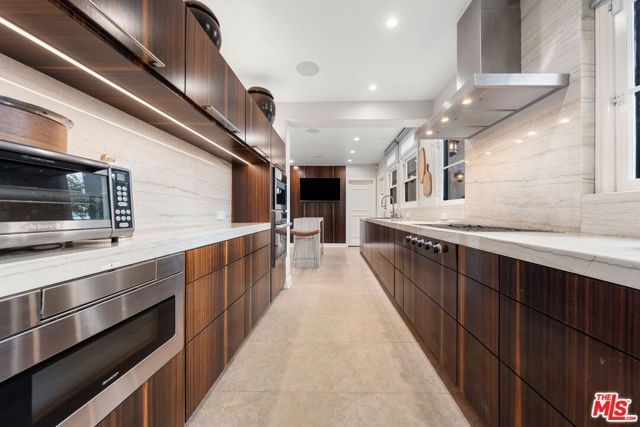 615 S Highland Avenue, Los Angeles, CA 90036