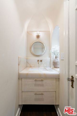 615 S Highland Avenue, Los Angeles, CA 90036