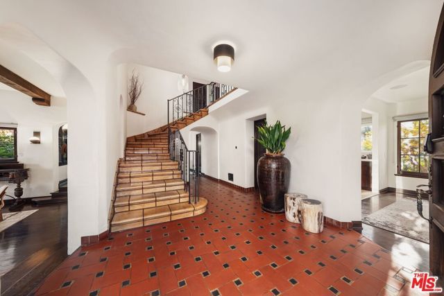 615 S Highland Avenue, Los Angeles, CA 90036