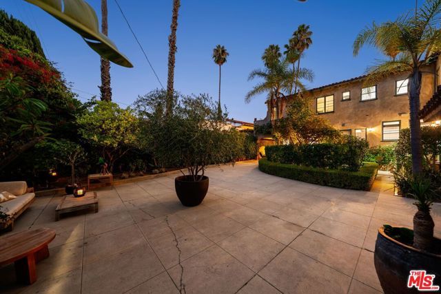 615 S Highland Avenue, Los Angeles, CA 90036