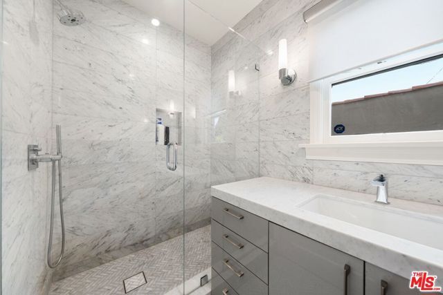 615 S Highland Avenue, Los Angeles, CA 90036