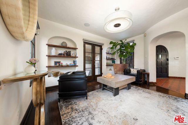 615 S Highland Avenue, Los Angeles, CA 90036