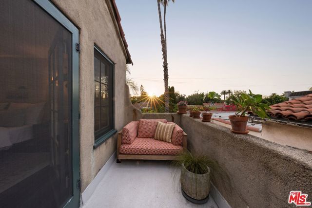 615 S Highland Avenue, Los Angeles, CA 90036