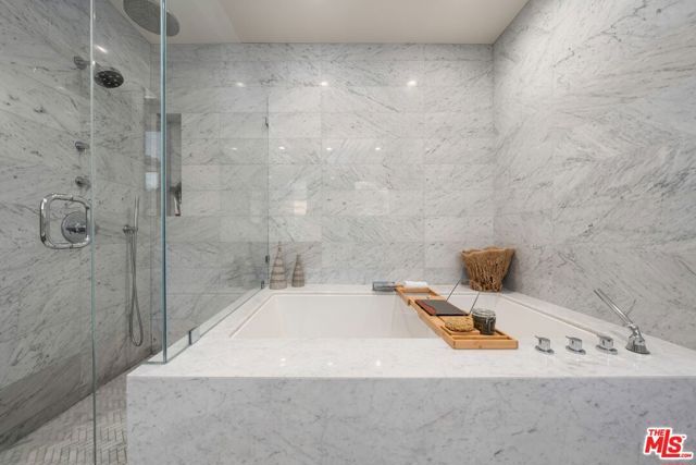 615 S Highland Avenue, Los Angeles, CA 90036