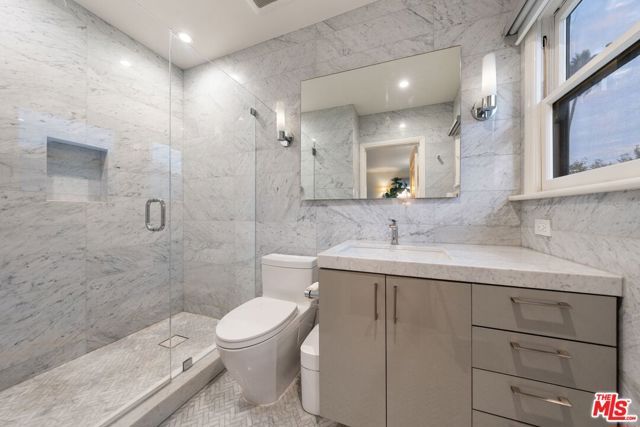 615 S Highland Avenue, Los Angeles, CA 90036