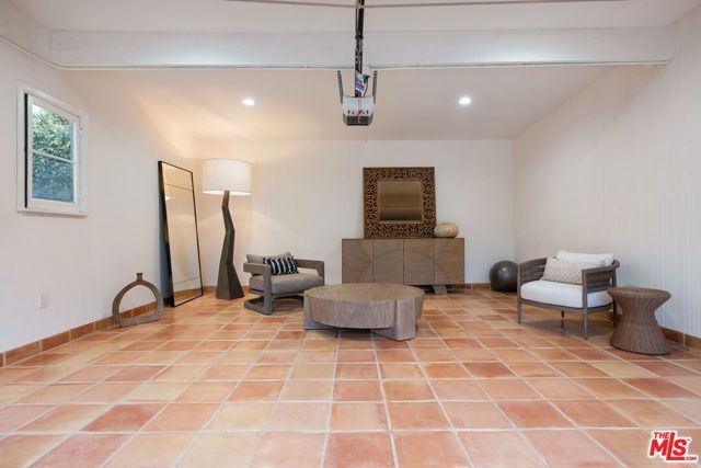 615 S Highland Avenue, Los Angeles, CA 90036