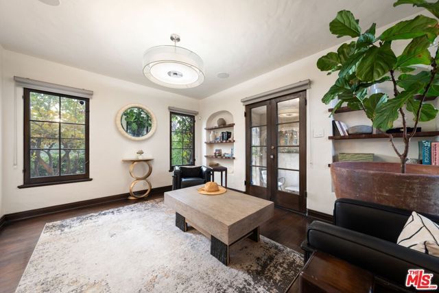 615 S Highland Avenue, Los Angeles, CA 90036