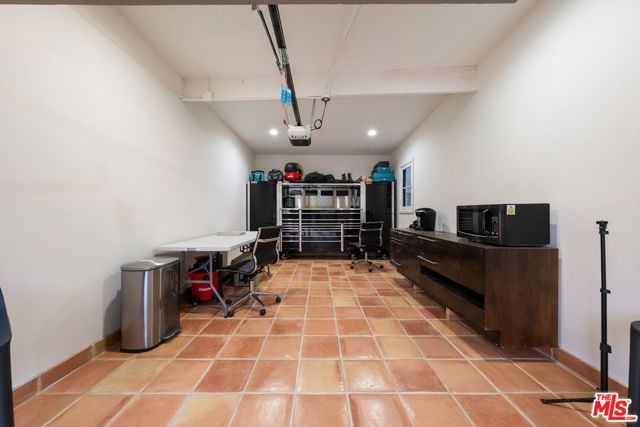 615 S Highland Avenue, Los Angeles, CA 90036