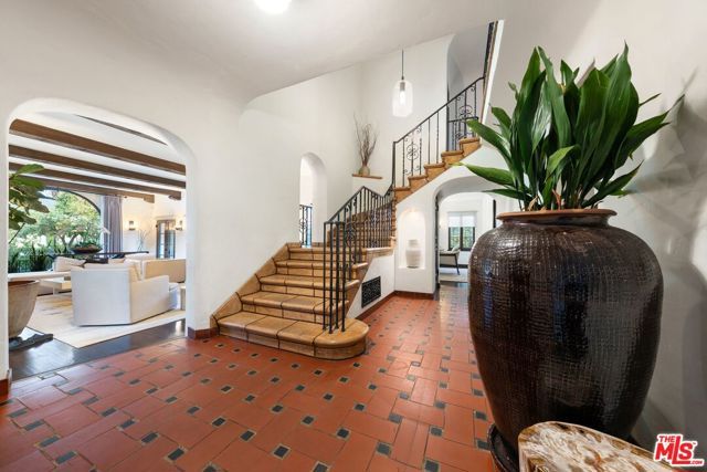 615 S Highland Avenue, Los Angeles, CA 90036