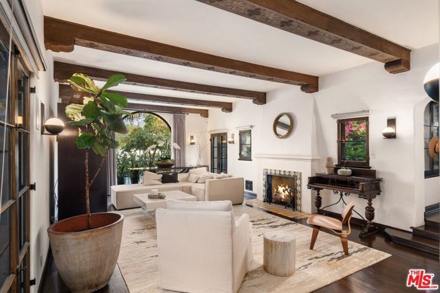 615 S Highland Avenue, Los Angeles, CA 90036