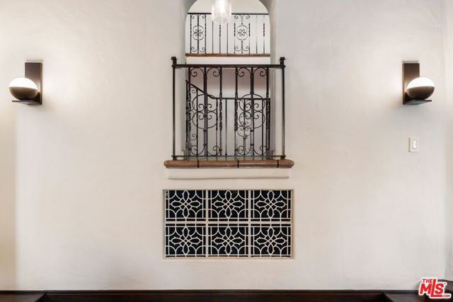 615 S Highland Avenue, Los Angeles, CA 90036