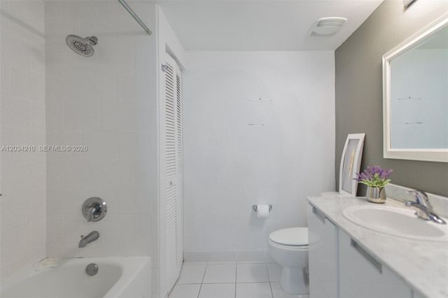 1881 79th St Cswy 2004, North Bay Village, FL 33141