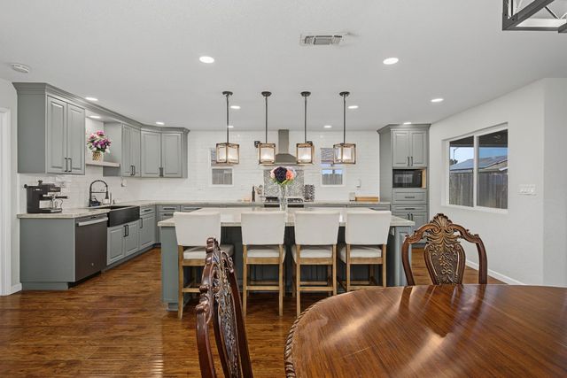 876 Placer Ave, Manteca, CA 95336