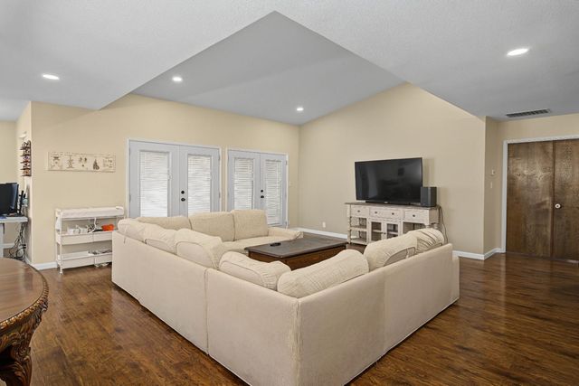 876 Placer Ave, Manteca, CA 95336