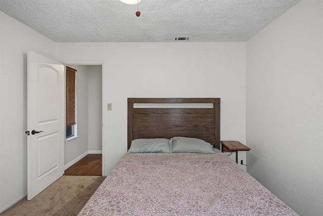 876 Placer Ave, Manteca, CA 95336