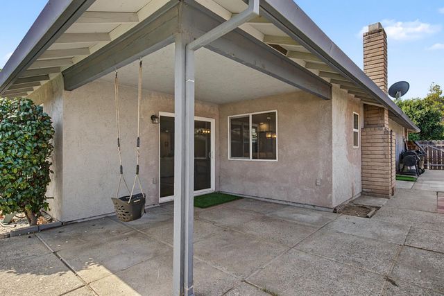 876 Placer Ave, Manteca, CA 95336