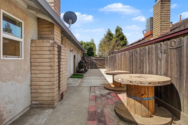 876 Placer Ave, Manteca, CA 95336