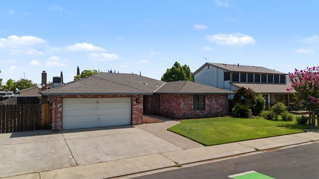 876 Placer Ave, Manteca, CA 95336