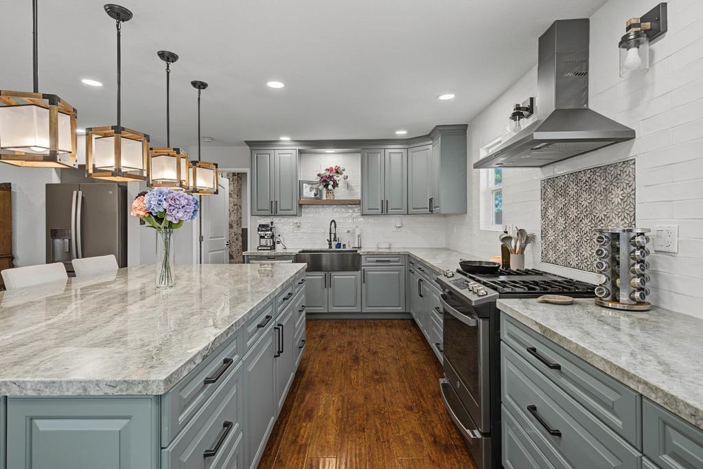 876 Placer Ave, Manteca, CA 95336