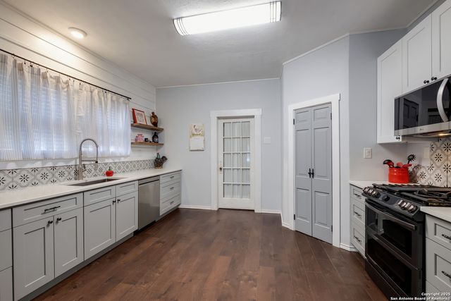 721 W KINGS HWY, San Antonio, TX 78212