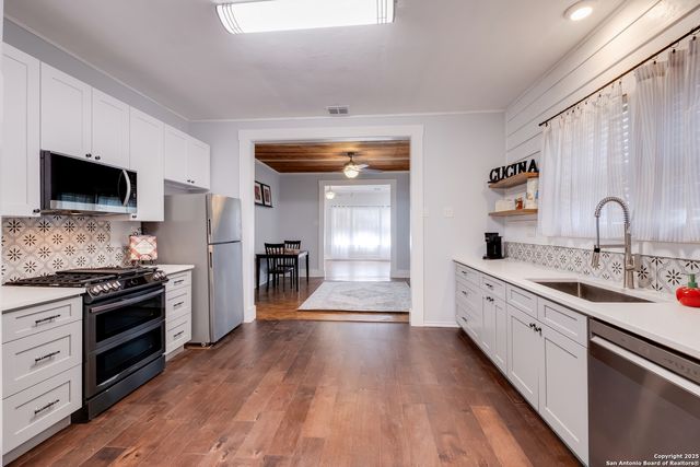721 W KINGS HWY, San Antonio, TX 78212