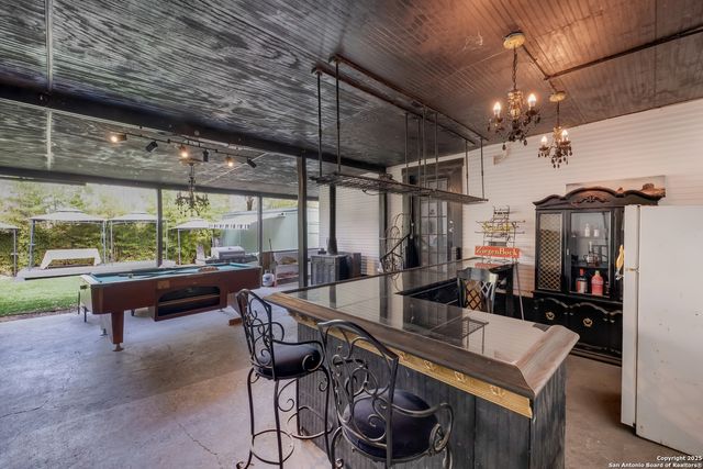 721 W KINGS HWY, San Antonio, TX 78212