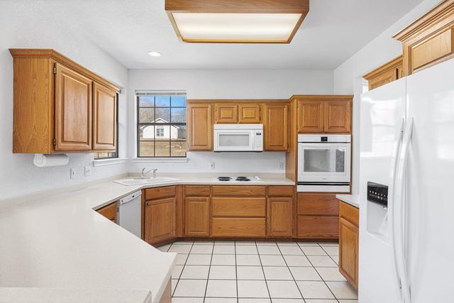 100 Braeburn Circle, Kerrville, TX 78028