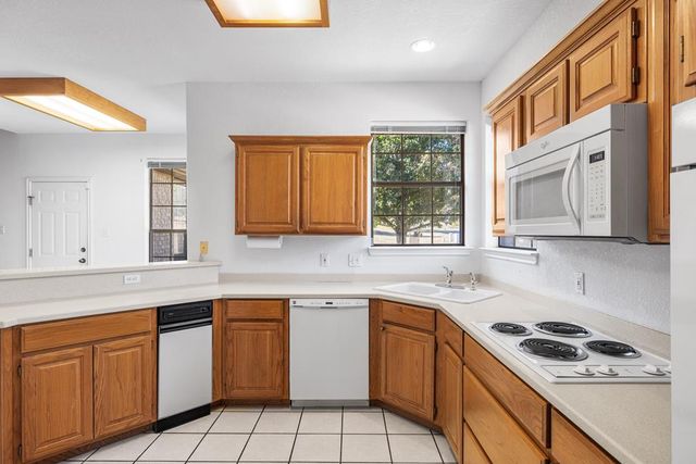 100 Braeburn Circle, Kerrville, TX 78028