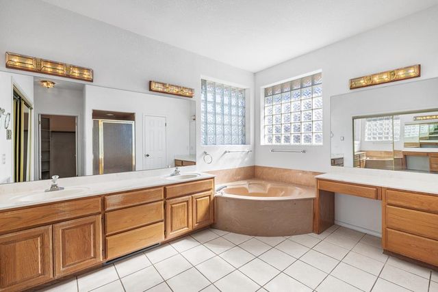 100 Braeburn Circle, Kerrville, TX 78028