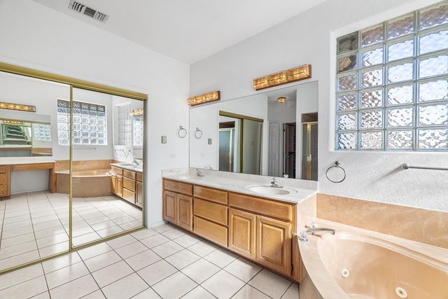 100 Braeburn Circle, Kerrville, TX 78028