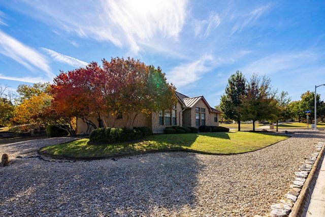 100 Braeburn Circle, Kerrville, TX 78028