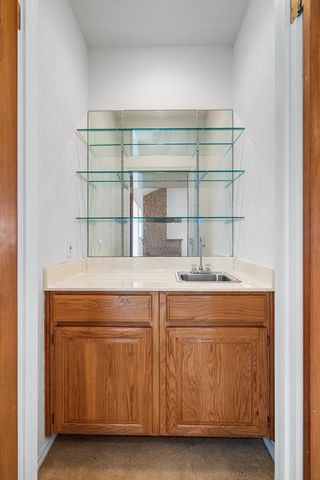 100 Braeburn Circle, Kerrville, TX 78028