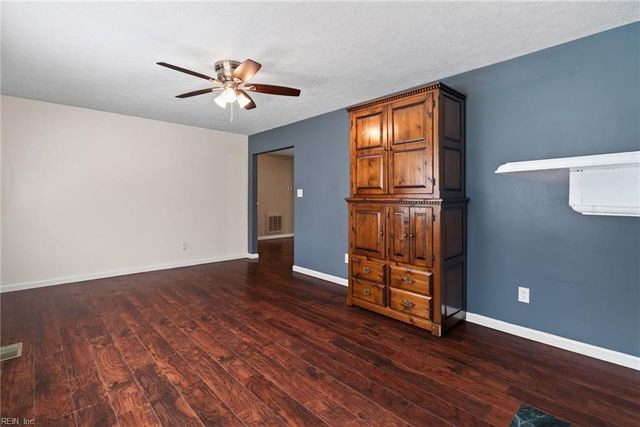 4504 Aberdeen DR, Gloucester, VA 23061