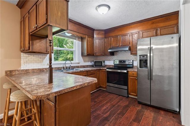 4504 Aberdeen DR, Gloucester, VA 23061