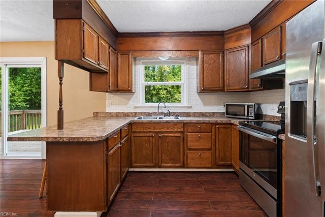 4504 Aberdeen DR, Gloucester, VA 23061
